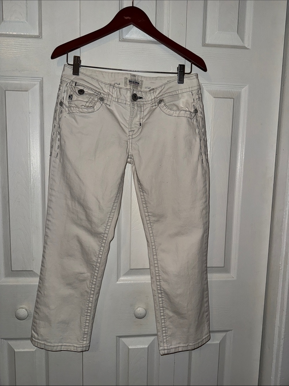 MEK Off-White Cropped Straight Ankle Jeans